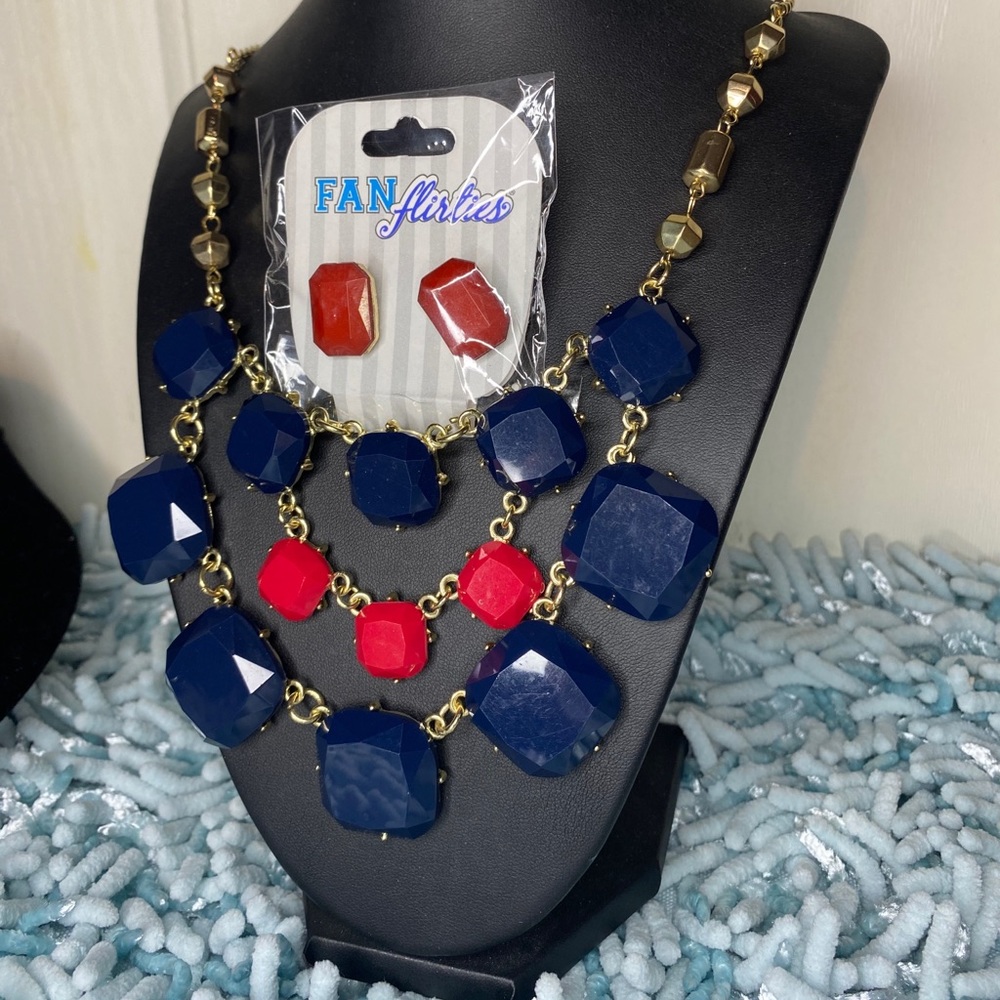 FAN FLIRTIES RED & BLUE NECKLACE AND EARRING SET